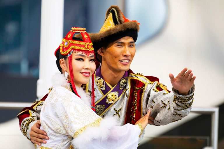 Traditional Wedding In Mongolia & Marriage Customs - Top 4 Fascinating ...